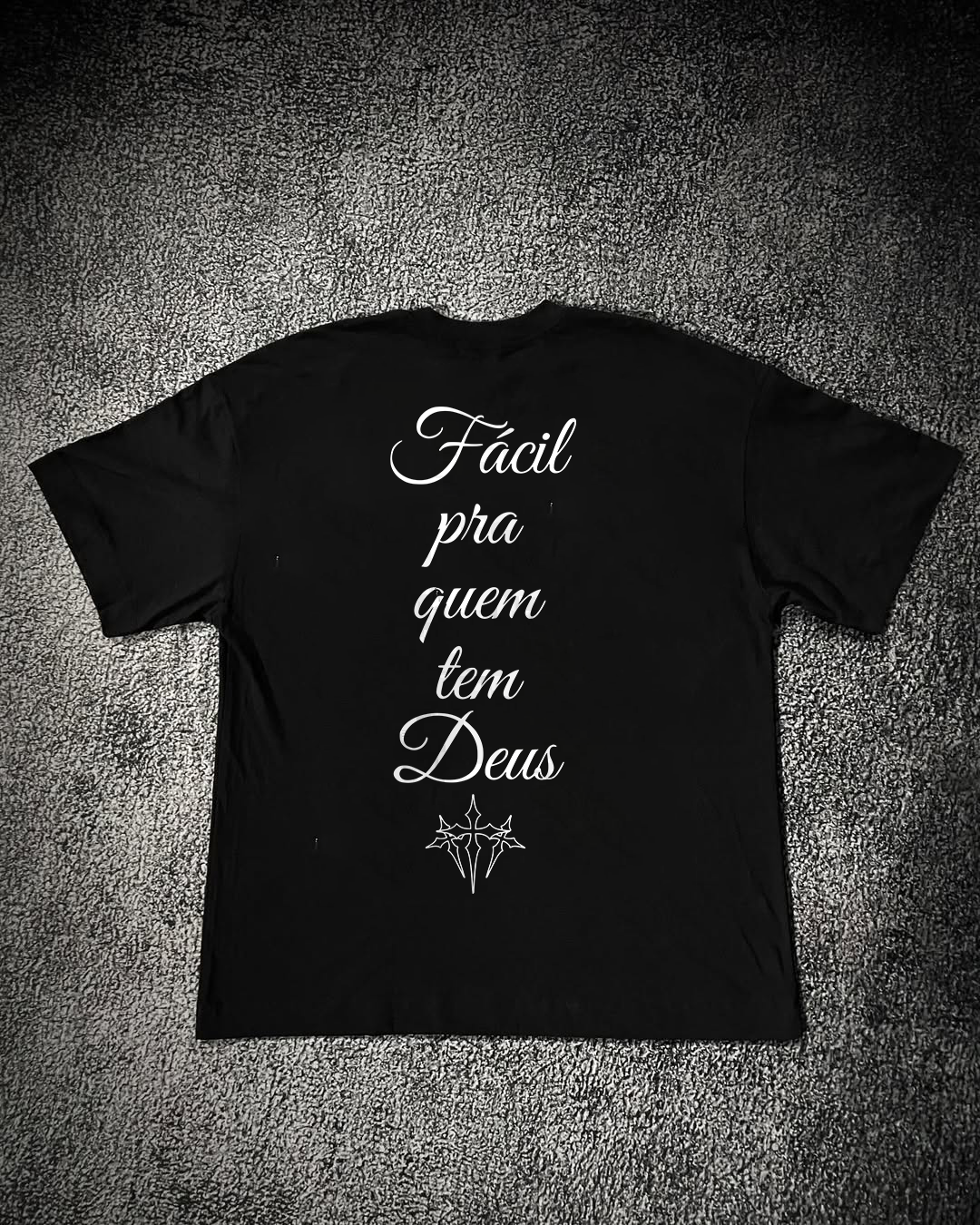 Camiseta Oversized preta - Fácil pra quem tem Deus