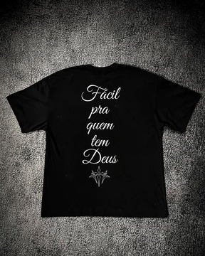 Camiseta Oversized preta - Fácil pra quem tem Deus