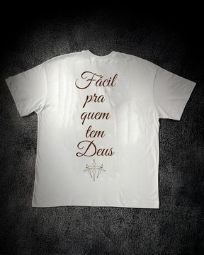 Camiseta Oversized Branca - Fácil pra quem tem Deus
